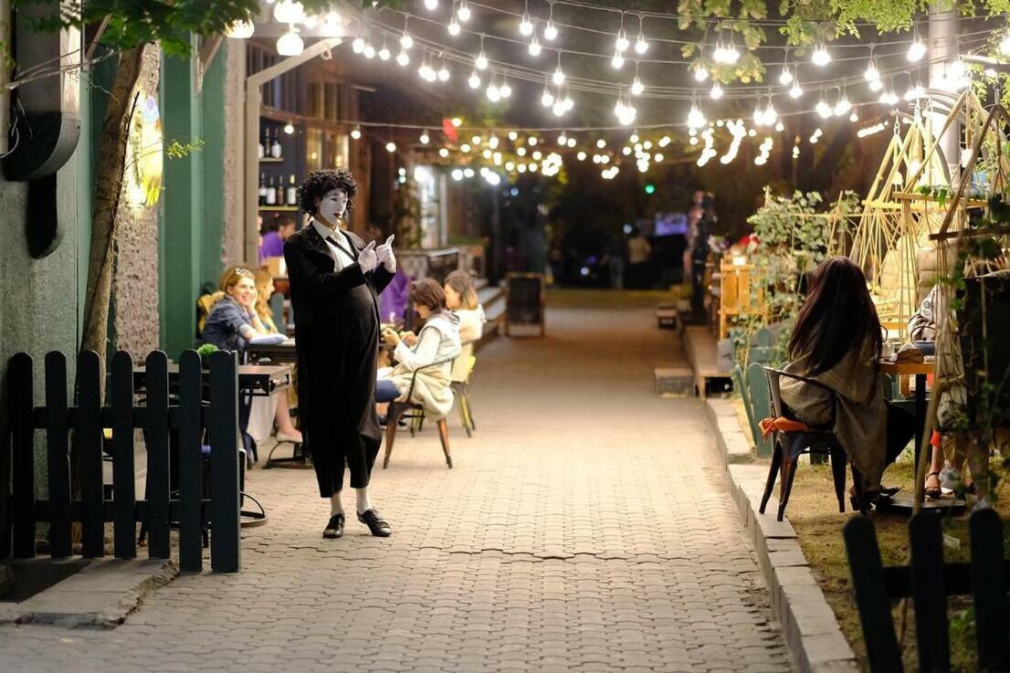 Crazy Hostel Yerevan Exterior foto
